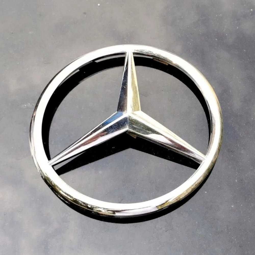 Mercedes Benz CL Class Front Grill Hood Emblem OEM 2nd Gen 1998-2006